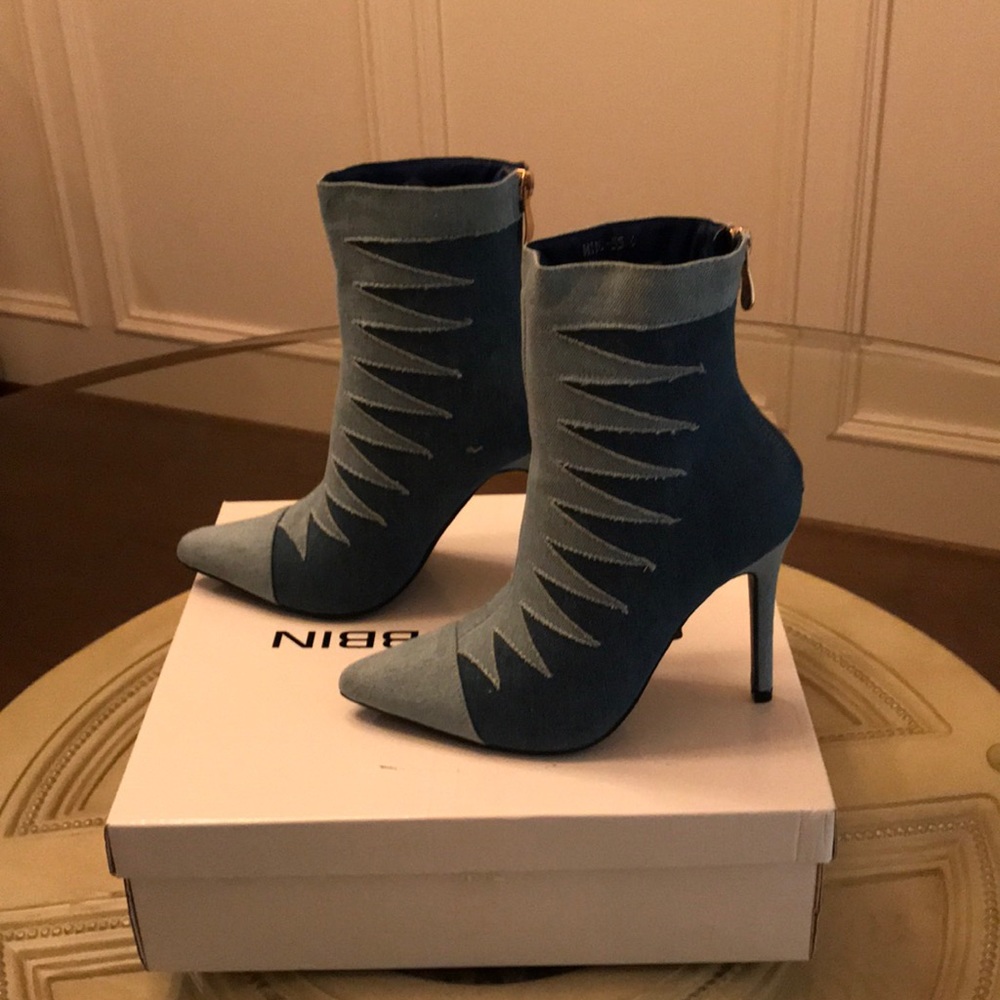 Cape Robbin Sz 6 Medium Wash Denim Bootie - Picture 2 of 8